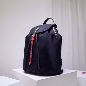 Новый рюкзак Prada с заклепками Одиночная кожаная ручка, регулиру