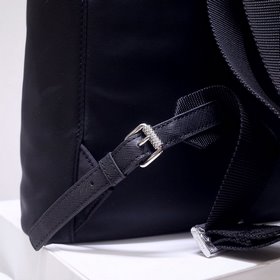 Prada Новый рюкзак с заклепками Одиночная кожаная ручка, регули