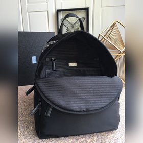 Новый рюкзак Prada Модель： 2VG066 Серебристые буквы Изготовлен и