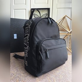 Новый рюкзак Prada Модель： 2VG066 Серебристые буквы Изготовлен и