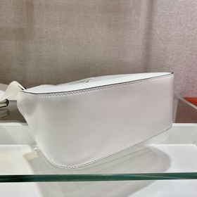 Prada Новая модель с глянцевой поверхностью Модель №： 1BA320 Сум