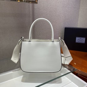 Prada Новая модель с глянцевой поверхностью Модель №： 1BA320 Сум