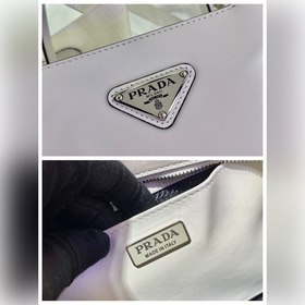 Prada Новая модель с глянцевой поверхностью Модель №： 1BA320 Сум