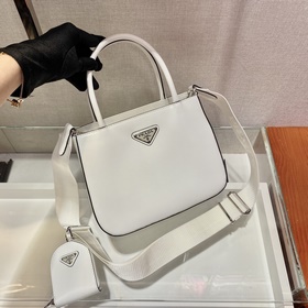 Prada Новая модель с глянцевой поверхностью Модель №： 1BA320 Сум