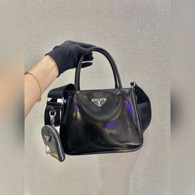 Prada Новая модель с глянцевой поверхностью Модель №： 1BA320 Сум