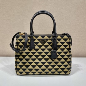 Prada Сумка из вышитого материала Артикул： 1BA274 Сумка «Killer»
