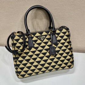 Prada Сумка из вышитого материала Артикул： 1BA274 Сумка «Killer»