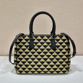 Prada Сумка из вышитого материала Артикул： 1BA274 Сумка «Killer»