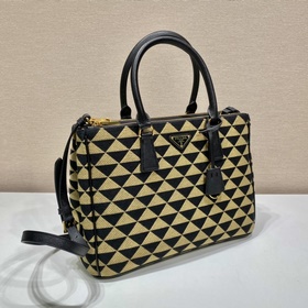 Prada Сумка из вышитого материала Артикул： 1BA274 Сумка «Killer»