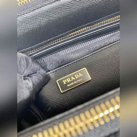 Prada Сумка из вышитого материала Артикул： 1BA274 Сумка «Killer»