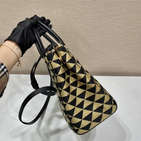 Prada Сумка из вышитого материала Артикул： 1BA274 Сумка «Killer»