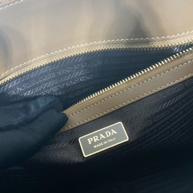 Prada Сумка из ткани с вышивкой Артикул： 1BA356 Большой размер Б