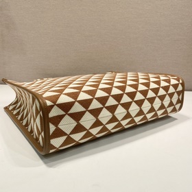 Prada Сумка из ткани с вышивкой Артикул： 1BA356 Большой размер Б