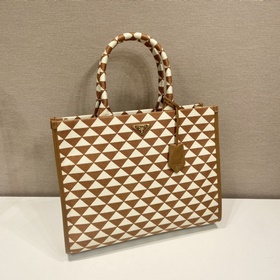 Prada Сумка из ткани с вышивкой Артикул： 1BA356 Большой размер Б