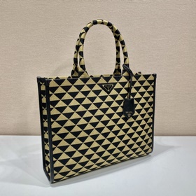 Prada Сумка из ткани с вышивкой Артикул： 1BA356 Большой размер Б