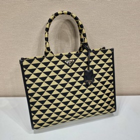Prada Сумка из ткани с вышивкой Артикул： 1BA356 Большой размер Б