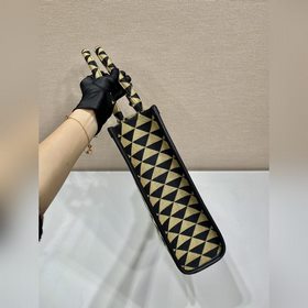 Prada Сумка из ткани с вышивкой Артикул： 1BA356 Большой размер Б