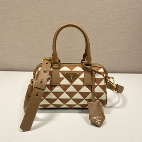 Prada Вышитая ткань Модель： 1BA846 Подушка Эта сумка-подушка с в