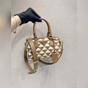 Prada Вышитая ткань Модель： 1BA846 Подушка Эта сумка-подушка с в