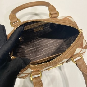 Prada Вышитая ткань Модель： 1BA846 Подушка Эта сумка-подушка с в