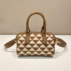 Prada Вышитая ткань Модель： 1BA846 Подушка Эта сумка-подушка с в