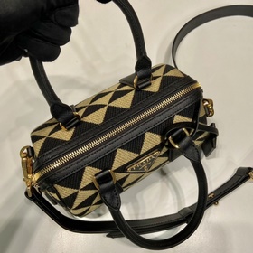 Prada Вышитая ткань Модель： 1BA846 Подушка Эта сумка-подушка с в