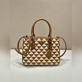 Prada Сумка из ткани с вышивкой Артикул： 1BA863 Маленькая сумка-