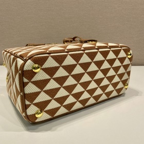 Prada Сумка из ткани с вышивкой Артикул： 1BA863 Маленькая сумка-