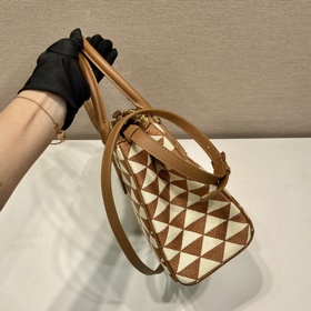 Prada Сумка из ткани с вышивкой Артикул： 1BA863 Маленькая сумка-
