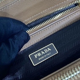 Prada Сумка из ткани с вышивкой Артикул： 1BA863 Маленькая сумка-