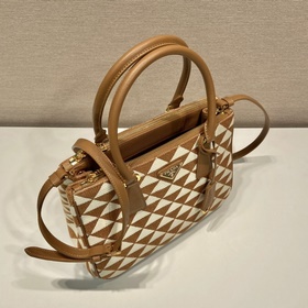 Prada Сумка из ткани с вышивкой Артикул： 1BA863 Маленькая сумка-