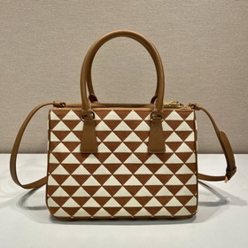 Prada Сумка из ткани с вышивкой Артикул： 1BA863 Маленькая сумка-