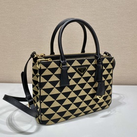 Prada Сумка из вышитого материала Артикул： 1BA863 Сумка «Killer»
