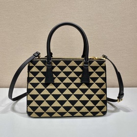 Prada Сумка из вышитого материала Артикул： 1BA863 Сумка «Killer»