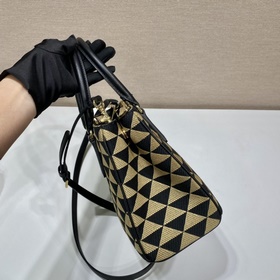 Prada Сумка из вышитого материала Артикул： 1BA863 Сумка «Killer»