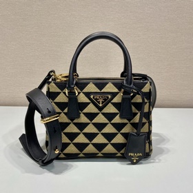 Prada Сумка из ткани с вышивкой Артикул： 1BA906 Мини-сумка Kille