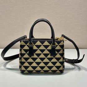 Prada Сумка из ткани с вышивкой Артикул： 1BA906 Мини-сумка Kille