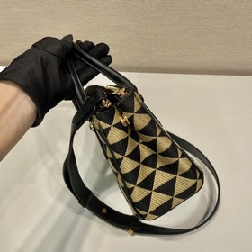 Prada Сумка из ткани с вышивкой Артикул： 1BA906 Мини-сумка Kille
