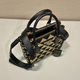 Prada Сумка из ткани с вышивкой Артикул： 1BA906 Мини-сумка Kille