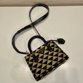 Prada Сумка из ткани с вышивкой Артикул： 1BA906 Мини-сумка Kille