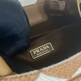Prada Вышитая ткань Тоут-баг Артикул： 1BA355 Маленький размер с 