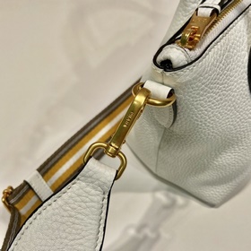 Prada Новая модель с двумя ремнями Модель： 1BA111 Двойные ремни 