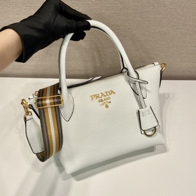 Prada Новая модель с двумя ремнями Модель： 1BA111 Двойные ремни 