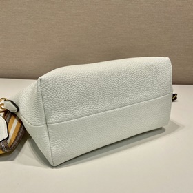 Prada Новая модель с двумя ремнями Модель： 1BA111 Двойные ремни 
