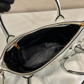 Prada Новая модель с двумя ремнями Модель： 1BA111 Двойные ремни 