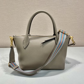 Prada Новая модель с двумя ремнями Модель： 1BA111 Двойные ремни 