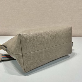 Prada Новая модель с двумя ремнями Модель： 1BA111 Двойные ремни 