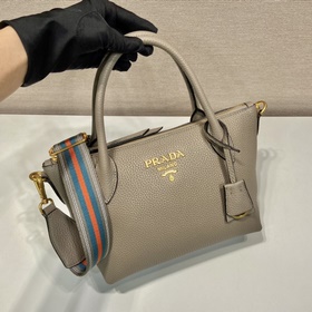 Prada Новая модель с двумя ремнями Модель： 1BA111 Двойные ремни 