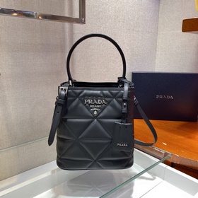 Prada Новая женская сумка Модель： 1BA3 Эта сумка изготовлена из