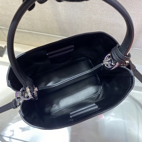 Prada Новая женская сумка Модель： 1BA3 Эта сумка изготовлена из 